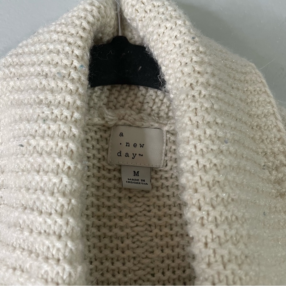A New Day Cream Chunky Knit Business Casual Cardigan Sweater Size Medium - Picture 4 of 6